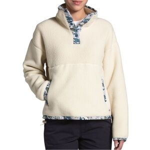 The North Face Women's 1/4 button Fleece Sweater - Cream